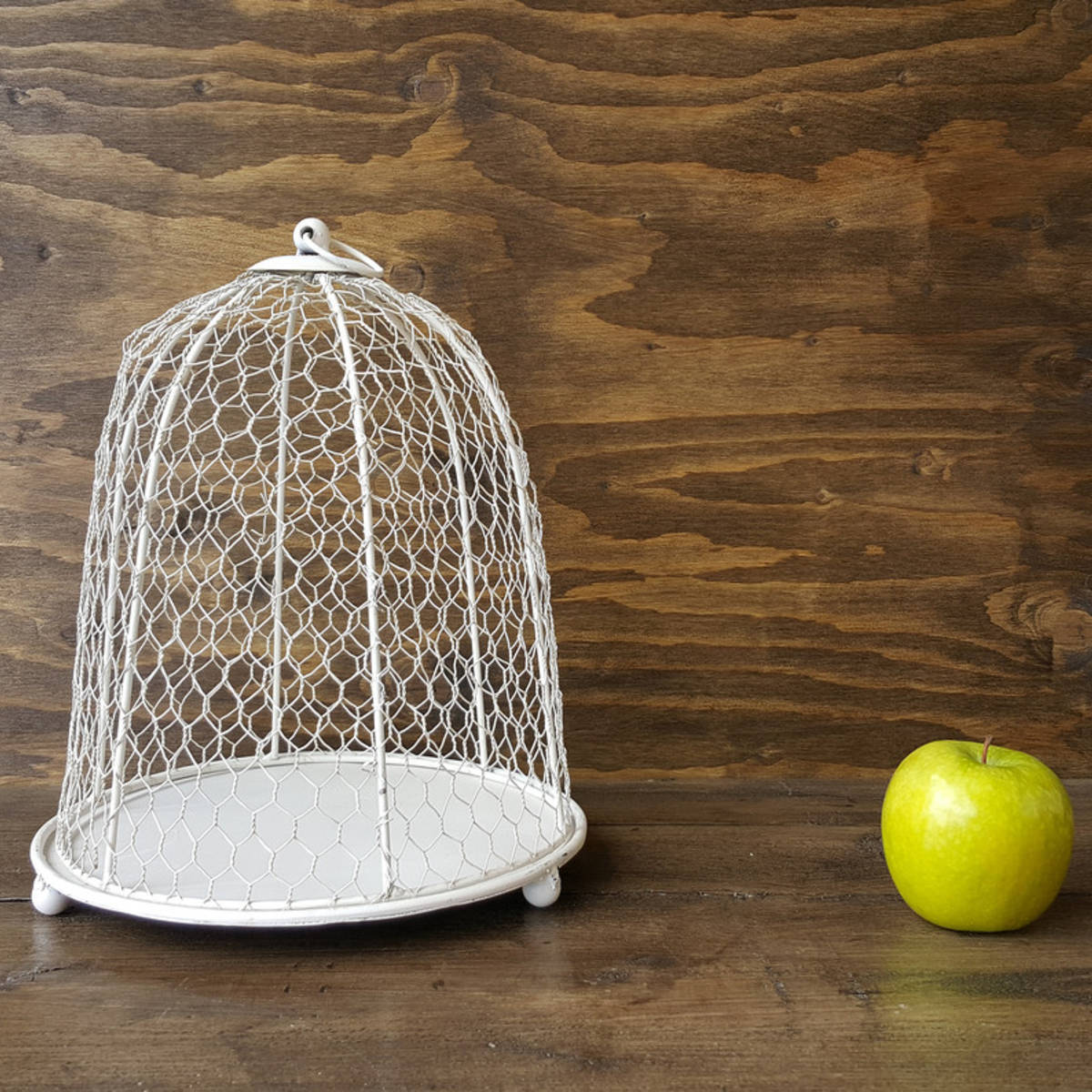 Cloche en treilli métallique  