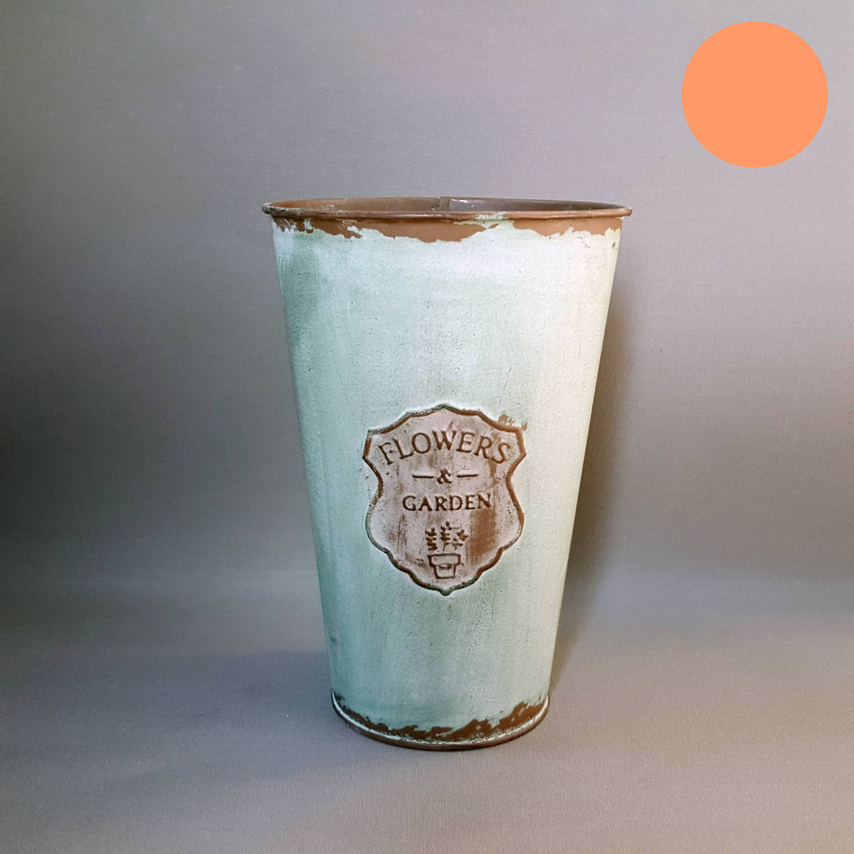 Topf aus Metall, alt gemacht