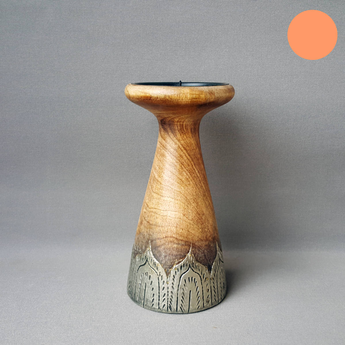 Bougeoire en bois avec décoration en métal ciselé, superbe 