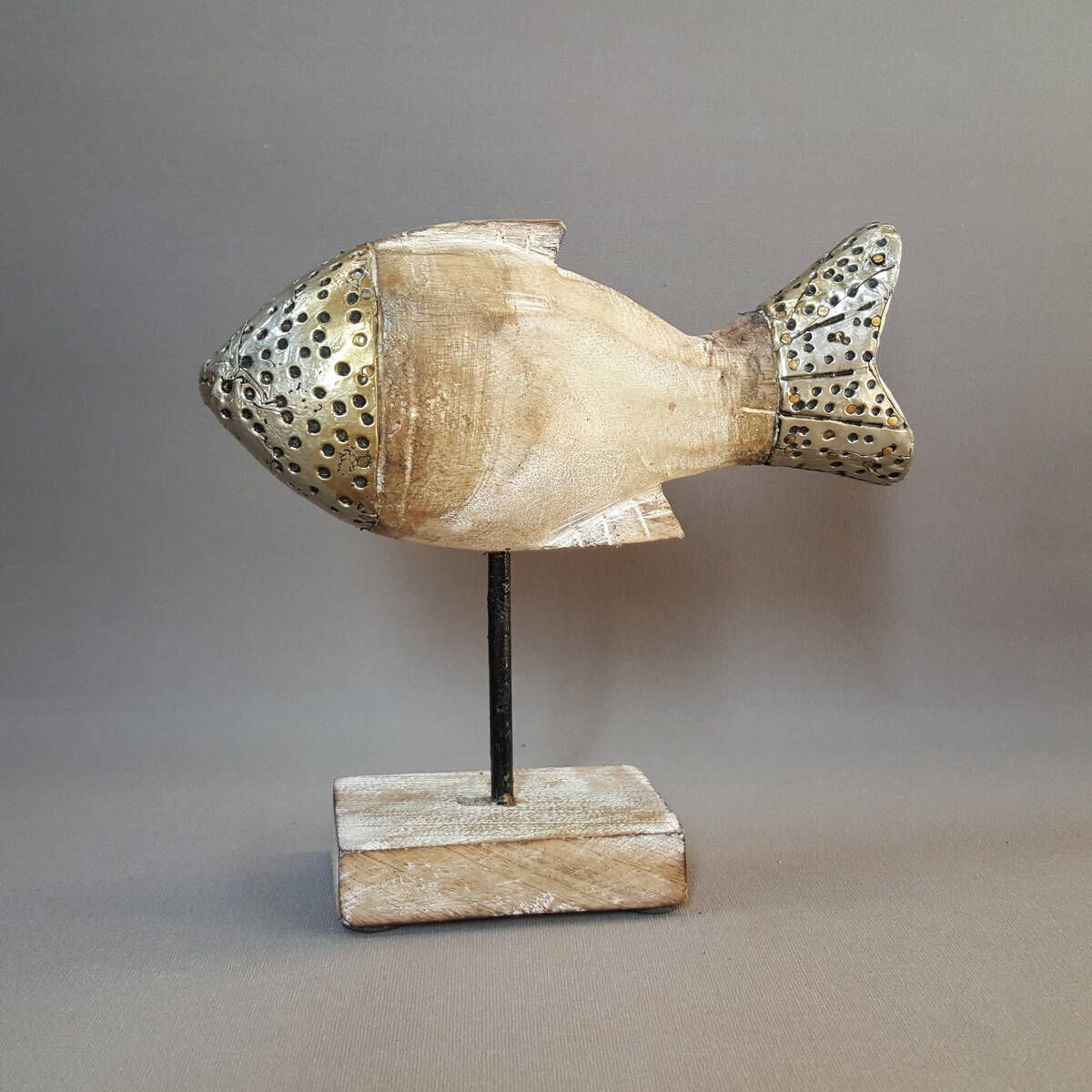 Poisson en bois et métal ciselé 