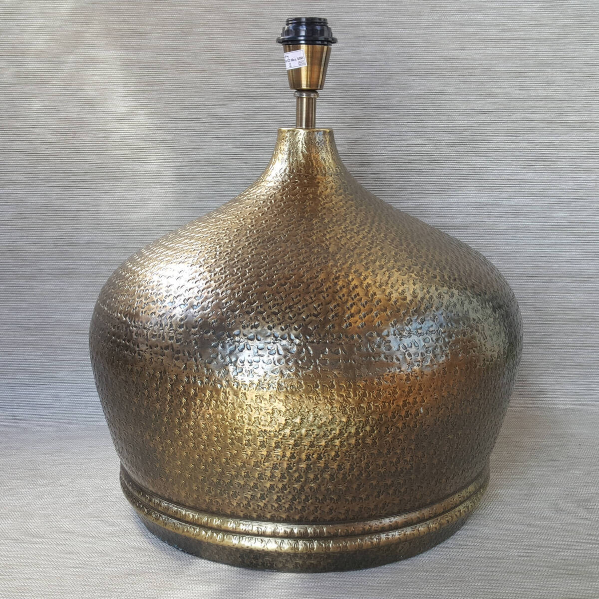 Lampe en métal, superbe, colori bronze antique, sans abat-jour  