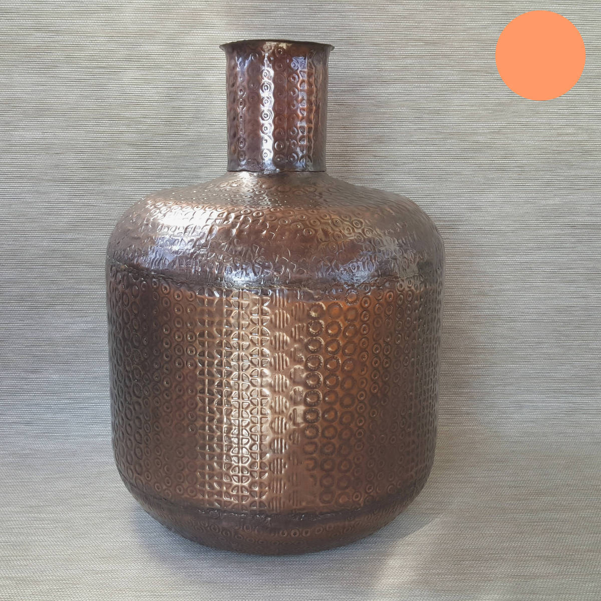 Vase aus Metall, Farbe Kupfer antik, wunderschönes Modell  