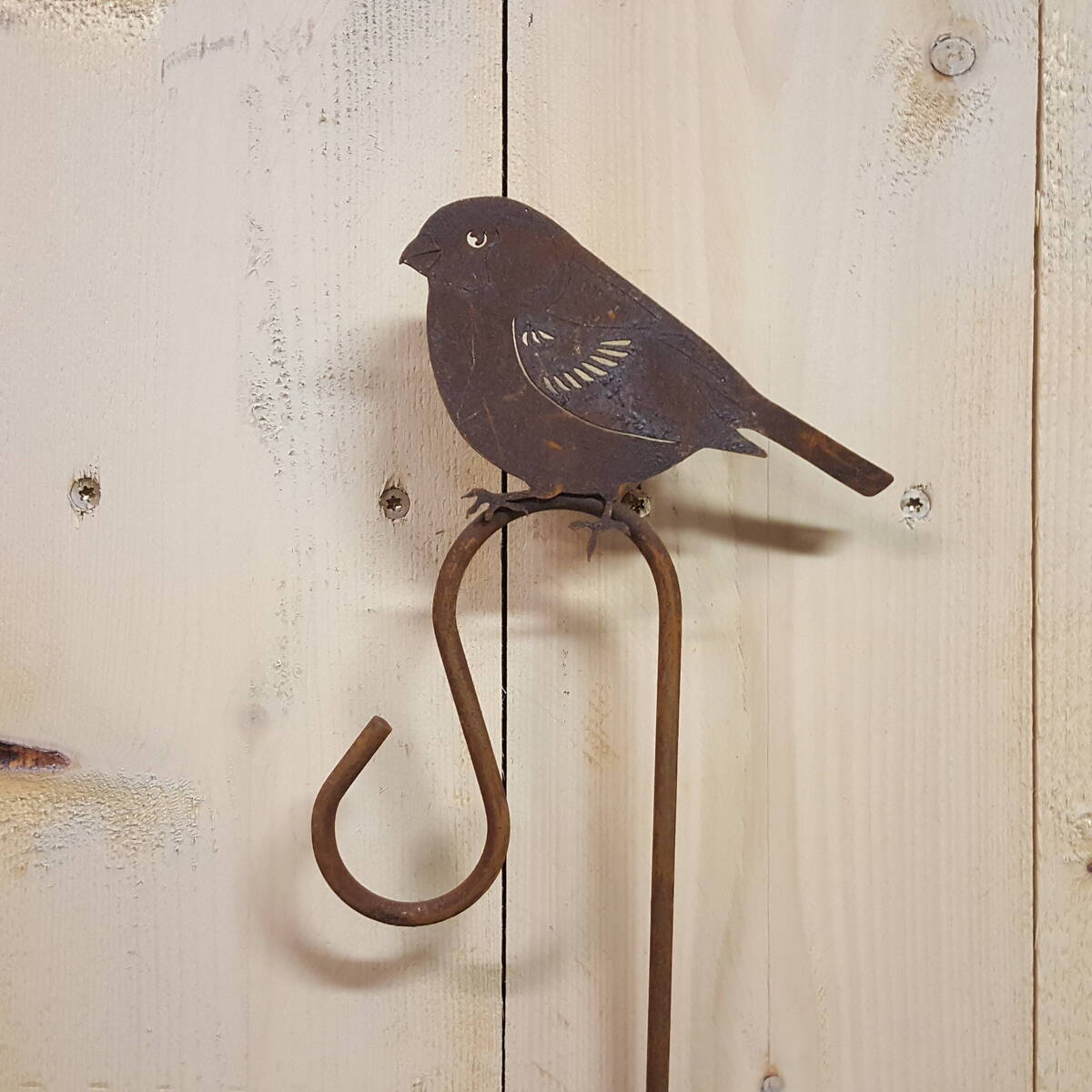 Vogel sitzend auf einem Stab, Höhe 150cm