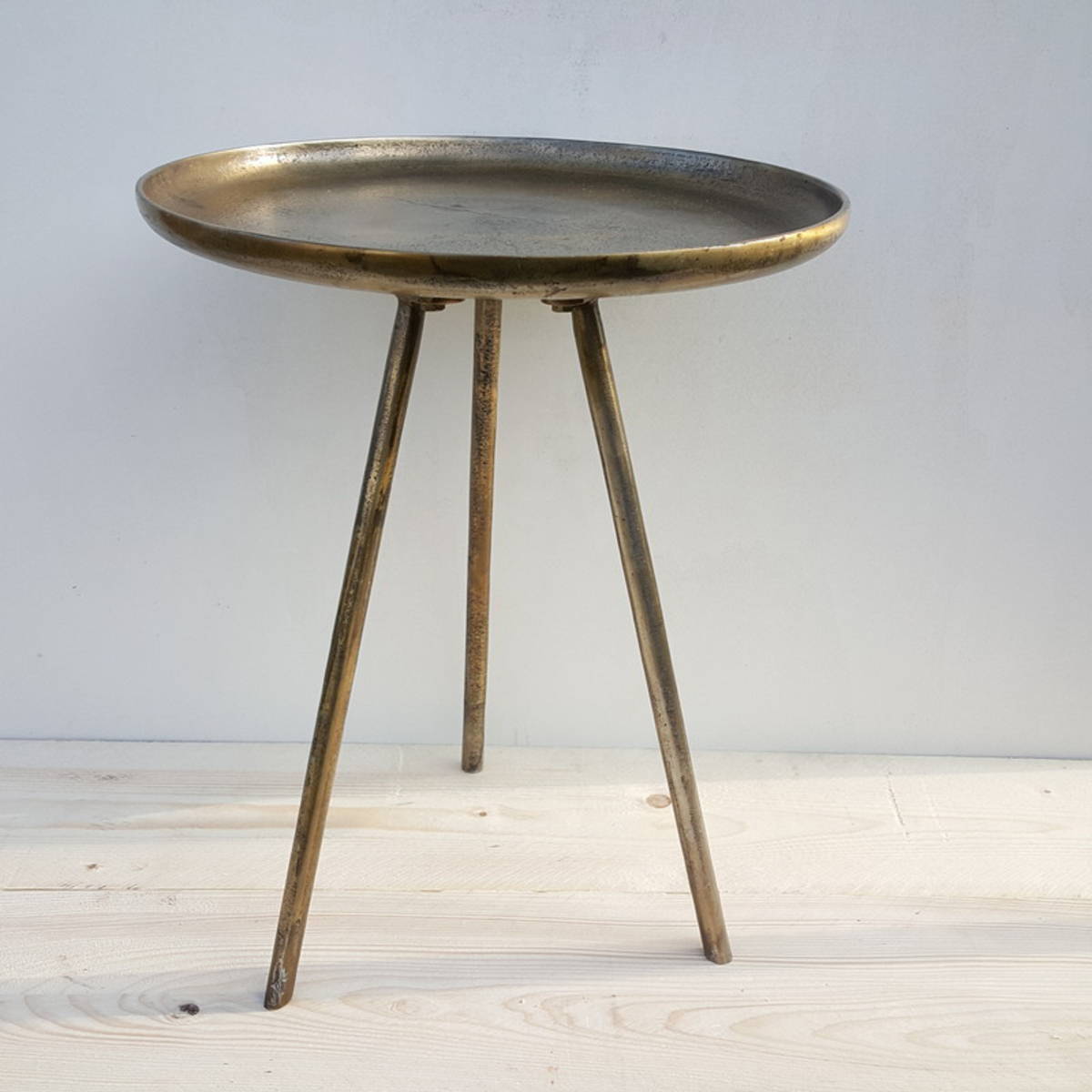 3-Bein Tisch aus Metall, antik gold, H 50cm