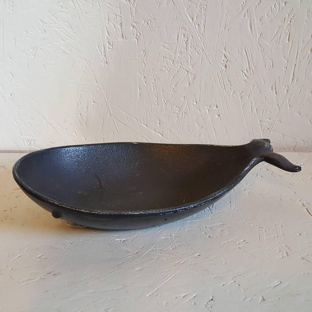 Schale in Fischform, aus Gusseisen
