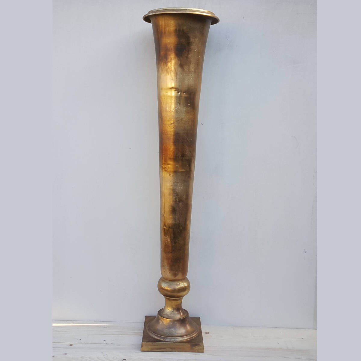 Standvase aus Metall, Höhe 152cm