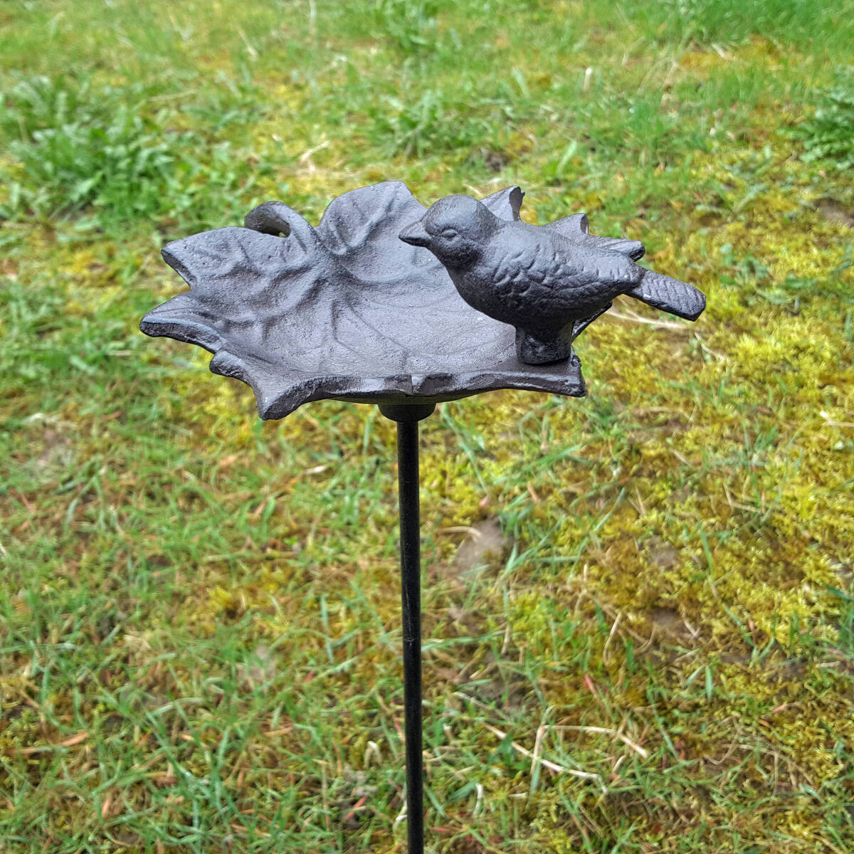 Abreuvoir pour oiseaux, en fonte, sur tige 