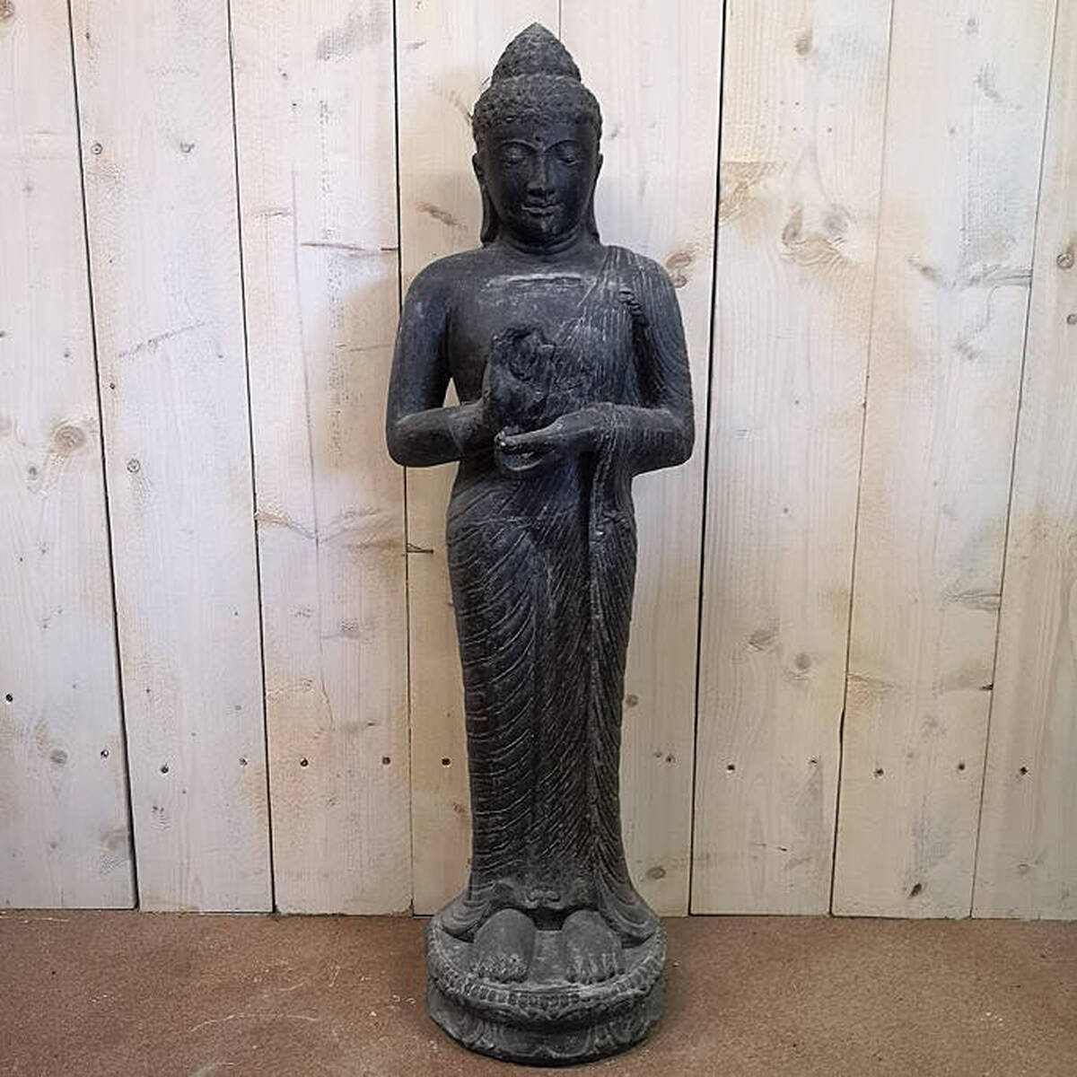 Bouddha debout, 119 cm, en pierre agglomérée  