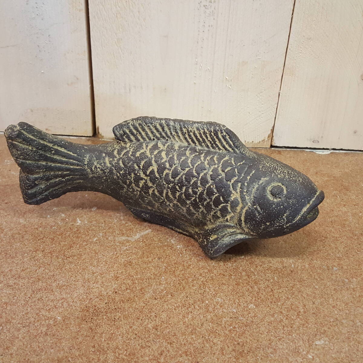 Poisson en pierre agglomérée, L 25cm