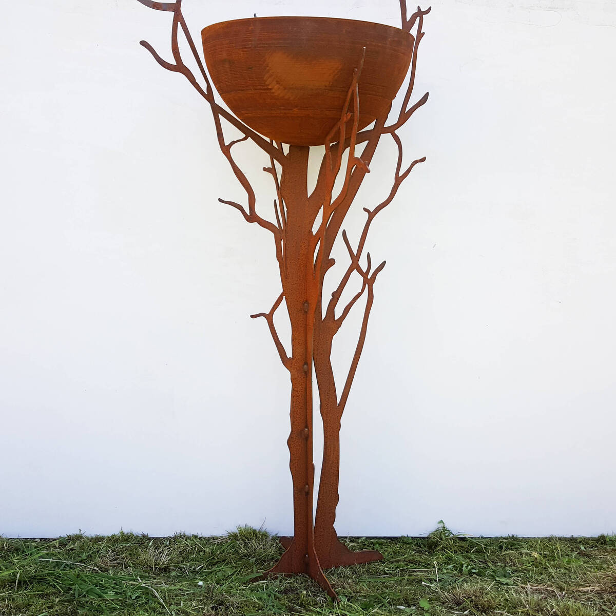 Arbre stylisé, avec demi-sphère en fer rouillé, 150 cm 