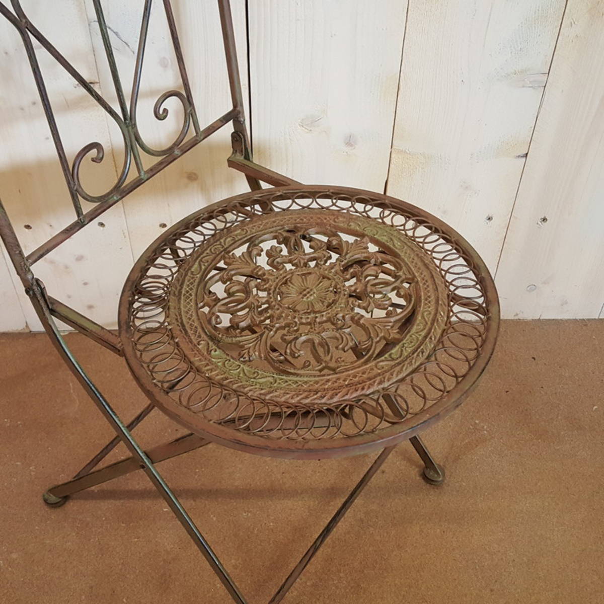 Stuhl aus Gusseisen, aufwendiges Design