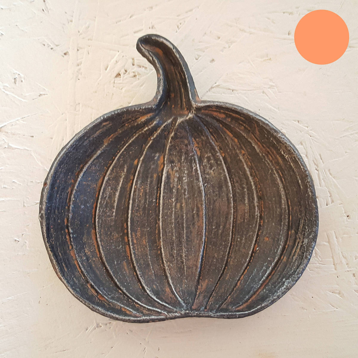 Kleine Schale aus Gusseisen, Form Kürbis