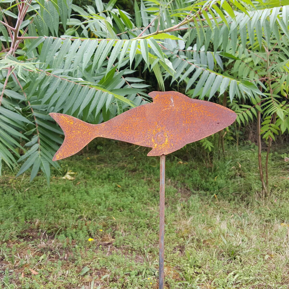 Fisch aus Rosteisen, am Stab, Höhe 80cm