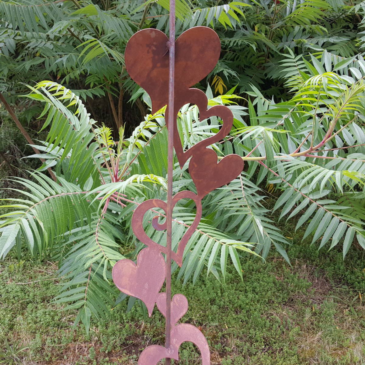Herzen am Stab aus Rostmetall, H 150cm