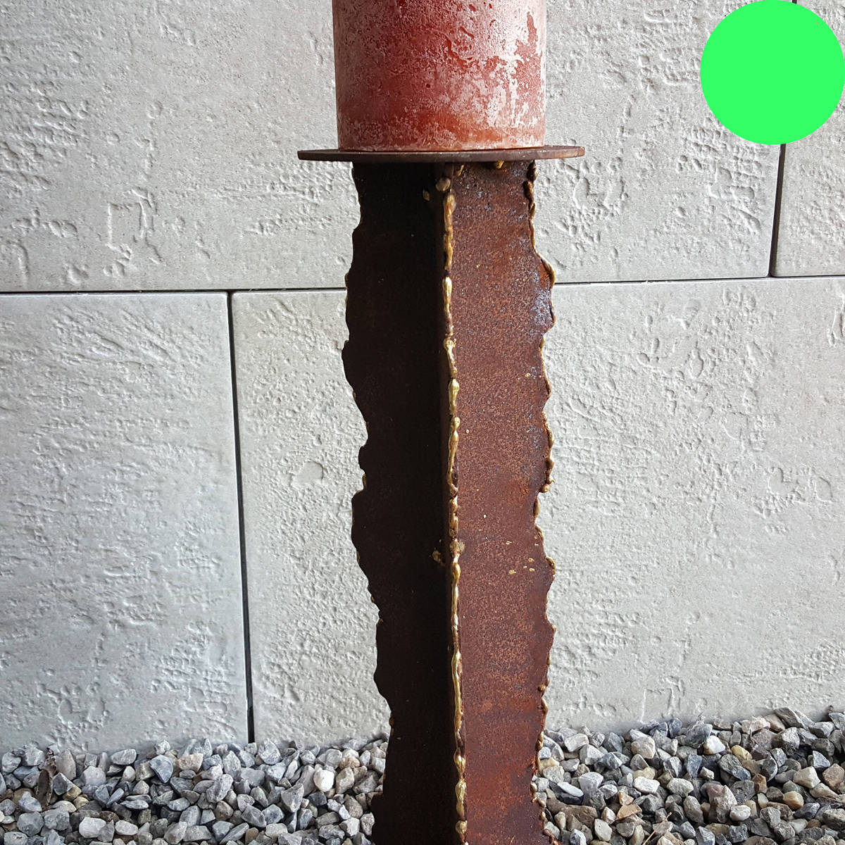 Kerzenhalter mit Goldrand, aus Rosteisen, H 30cm