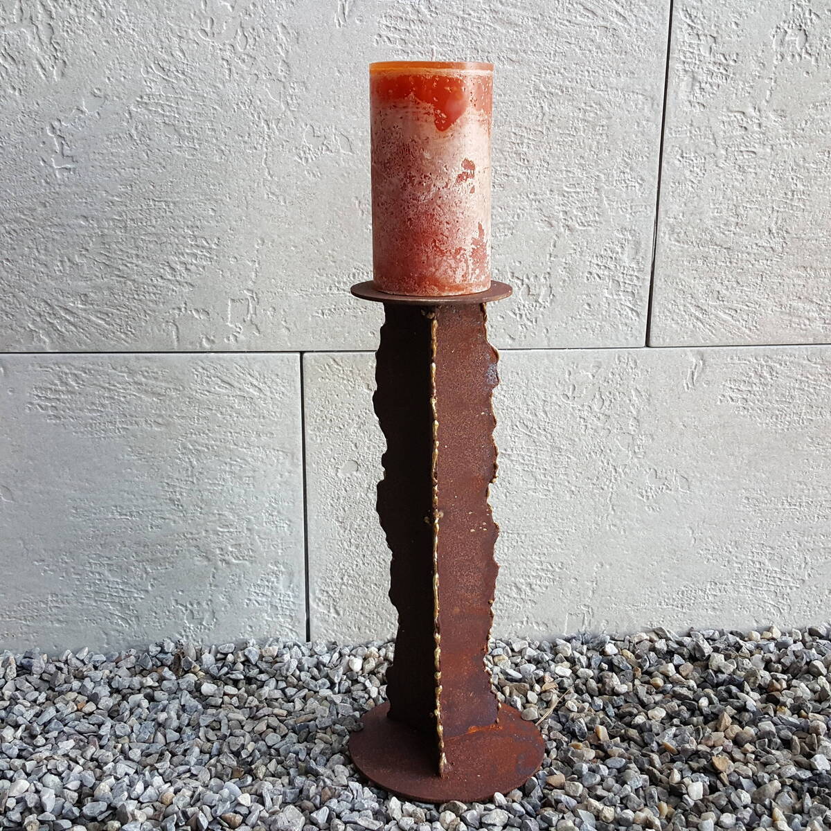 Kerzenhalter mit Goldrand, aus Rosteisen, H 37cm