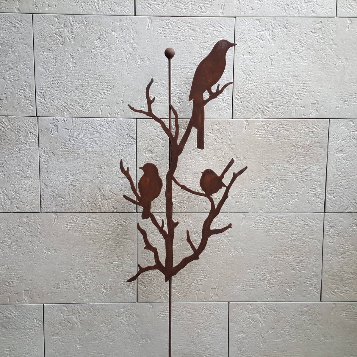 Vögel auf Ästen an Stab, aus Rostmetall, H 120cm