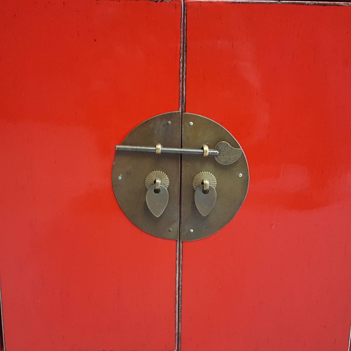 Kleiner chinesischer Nachttisch, Farbe rot