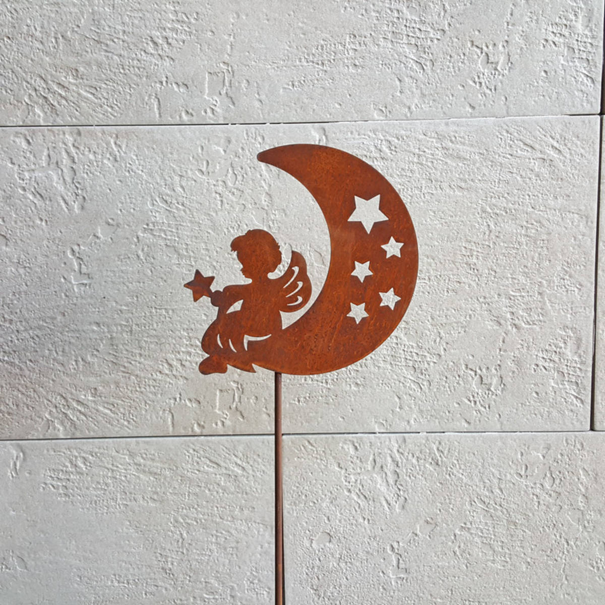 Engel auf Mond aus Rostmetall, Höhe 70cm