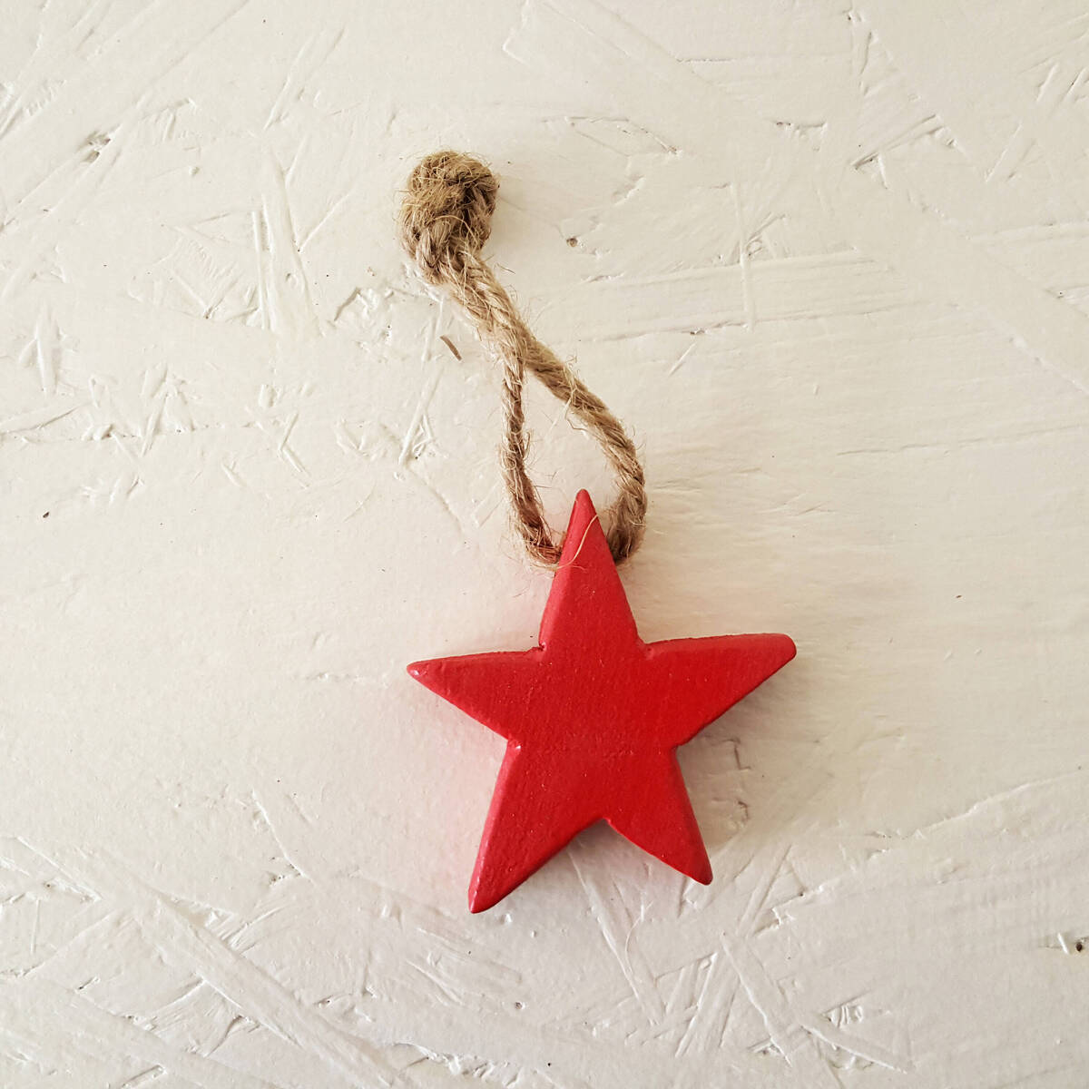 Stern aus Holz, rot bemalt, 5cm