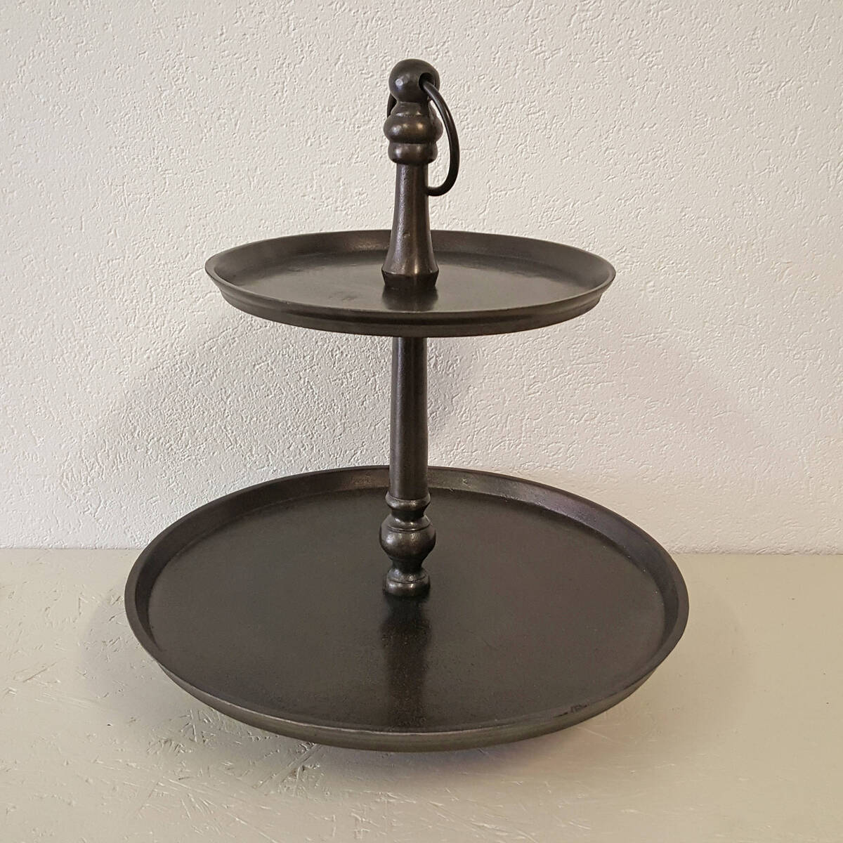 Etagère aus Metall, massiv, Höhe 52cm