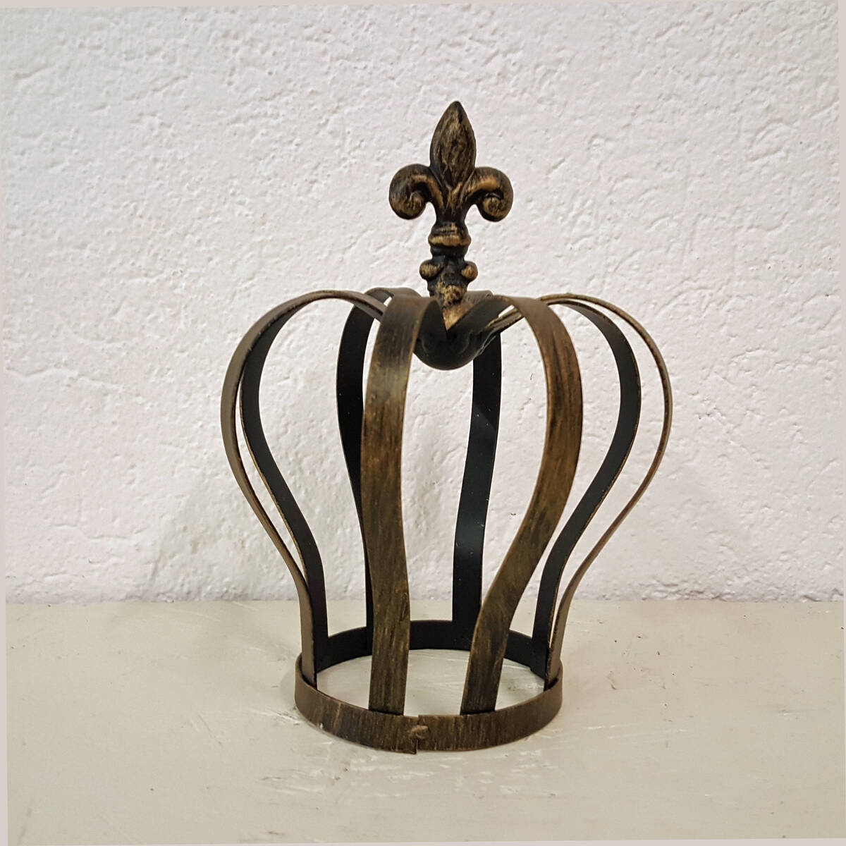 Couronne en métal, colori d'or, hauteur 18cm