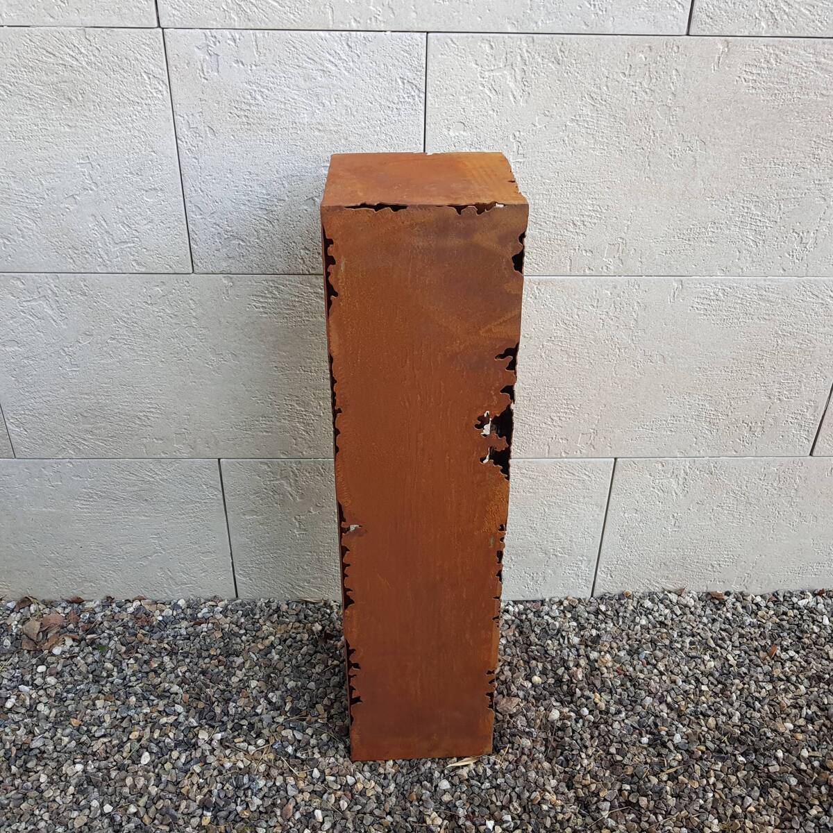 Säule aus Rosteisen, mit Rissen, H.80 cm 