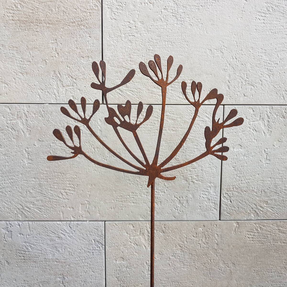 Blume am Stab, aus Rostmetall, H. 160cm