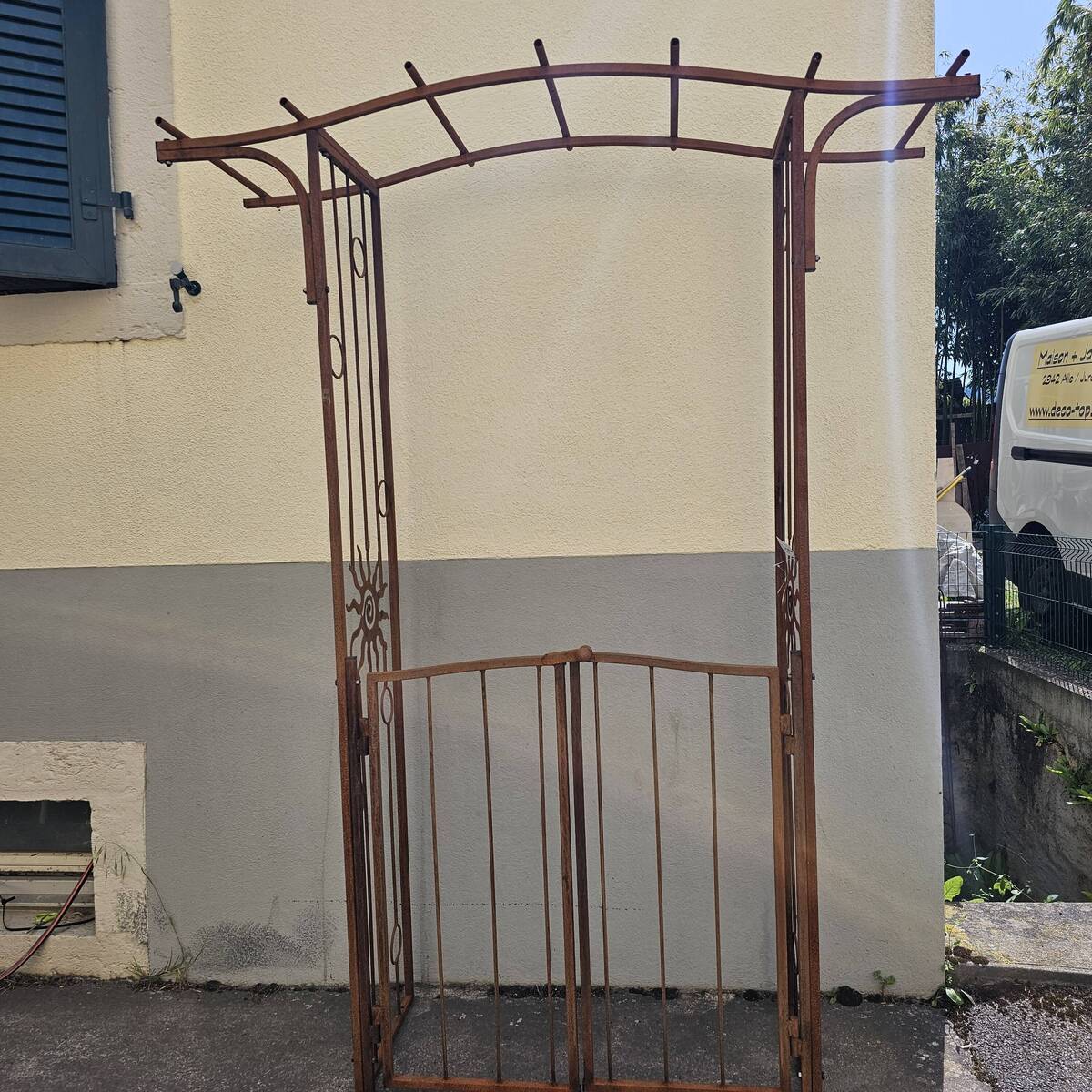 Arche en fer rouillé, avec portes, H. 220cm