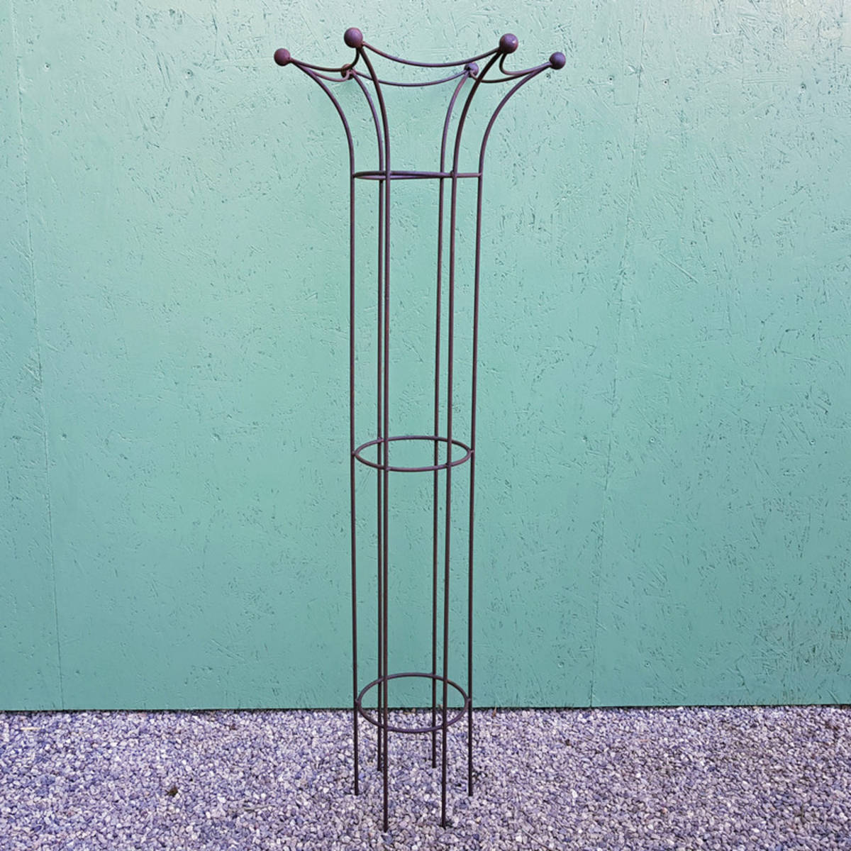 Pyramide en métal rouillé, hauteur 180cm