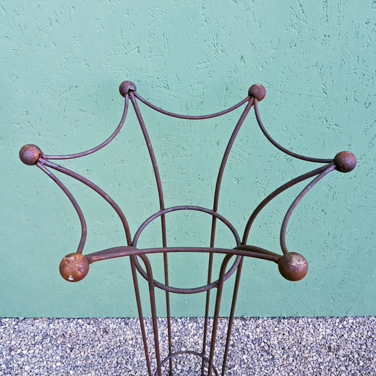 Pyramide en métal rouillé, hauteur 180cm