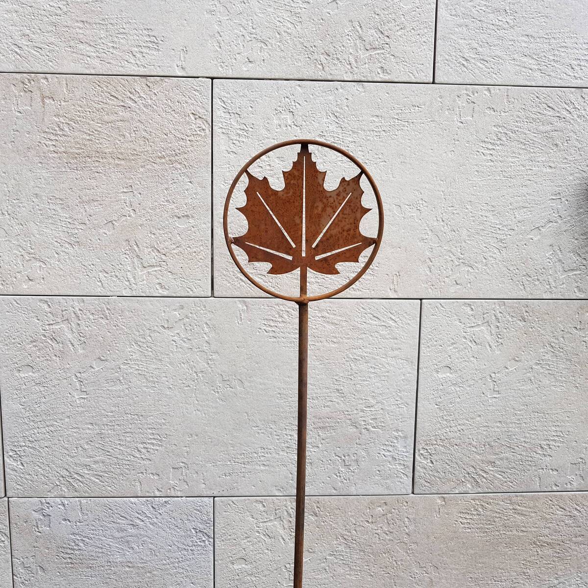 Feuille d'érable sur tige, 150 cm 