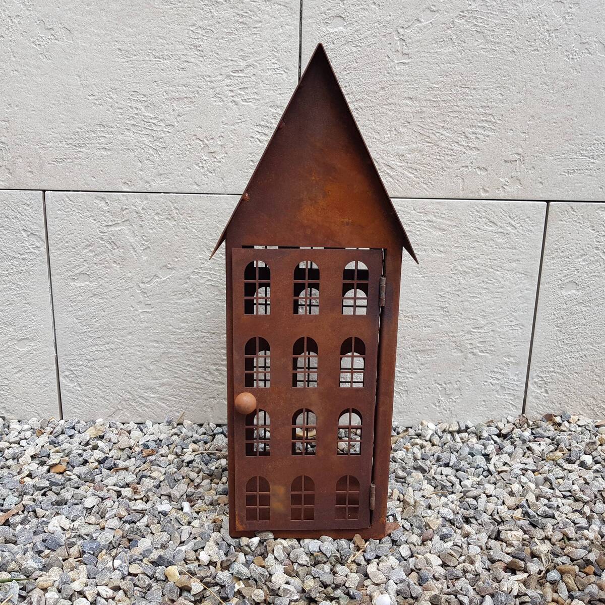 Maison en métal rouillé, hauteur 45cm