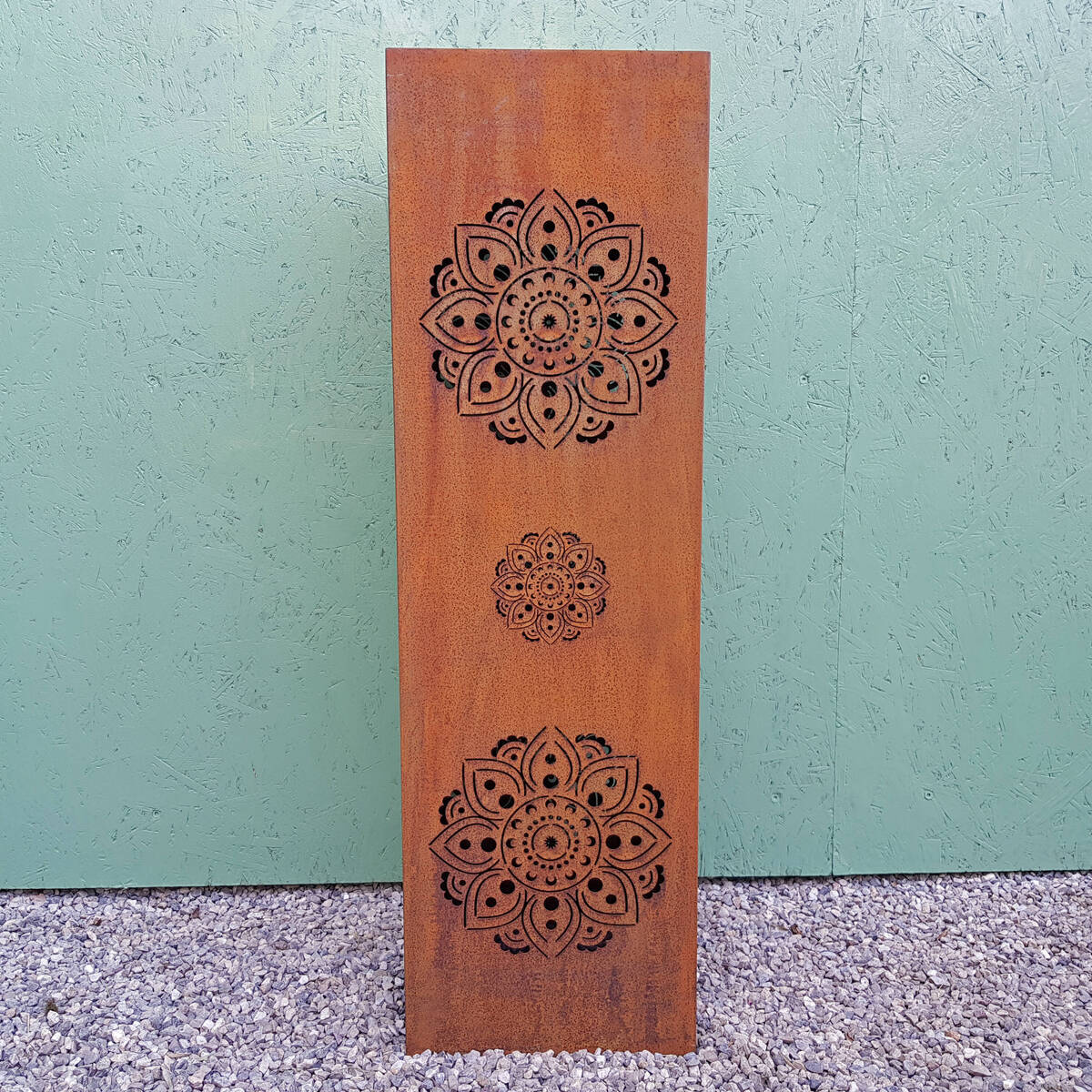 Colonne en fer rouillé, finement découpée, H. 100cm