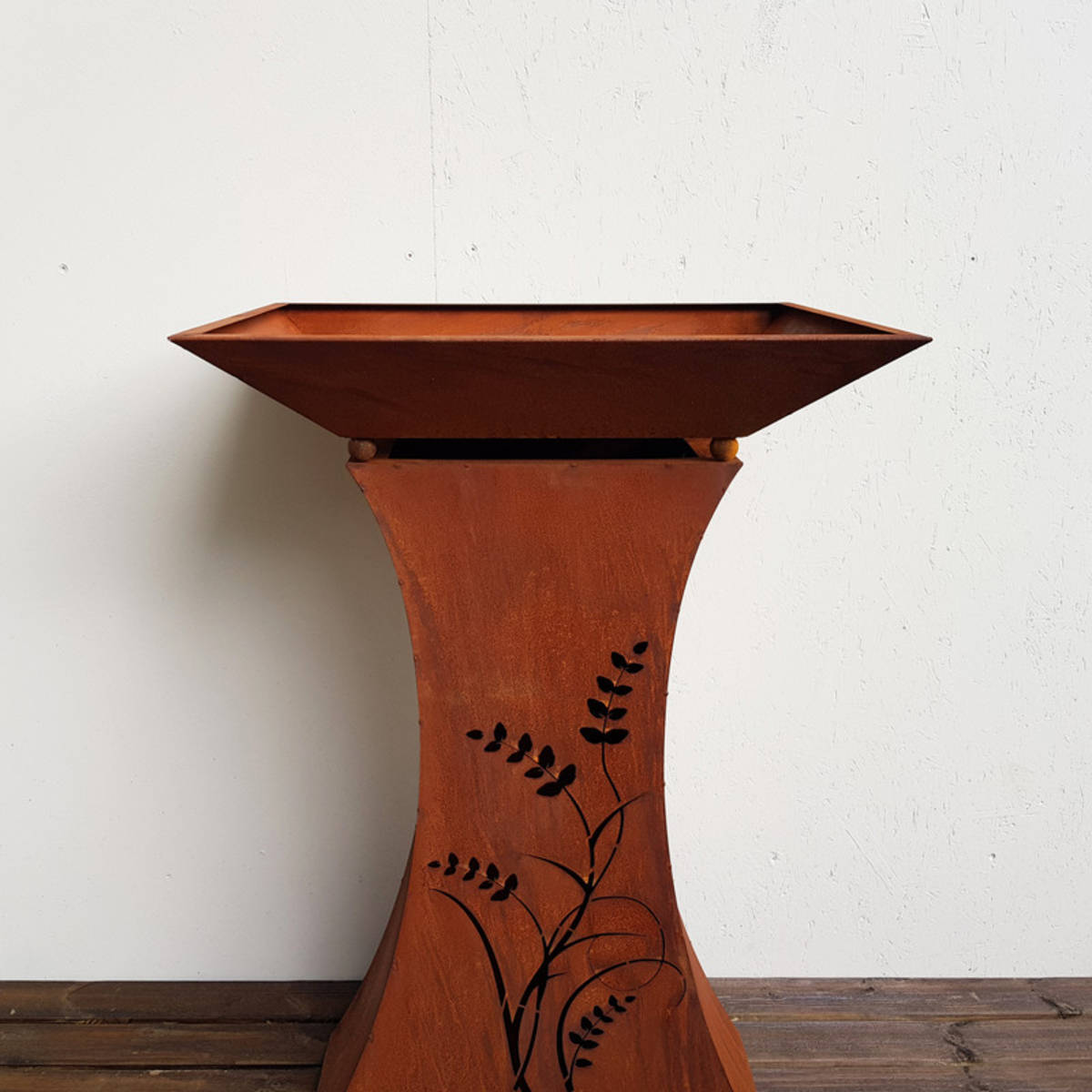 Colonne en fer rouillé, avec coupe carrée, H. 90cm  