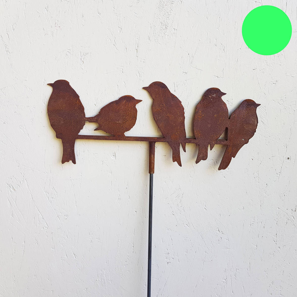 Groupe d'oiseaux, sur tige en fer rouillé, H. 135cm