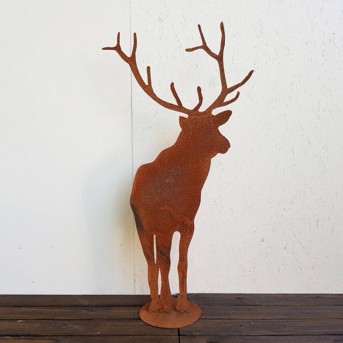 Hirsch aus Rosteisen, auf Bodenplatte, H. 100cm