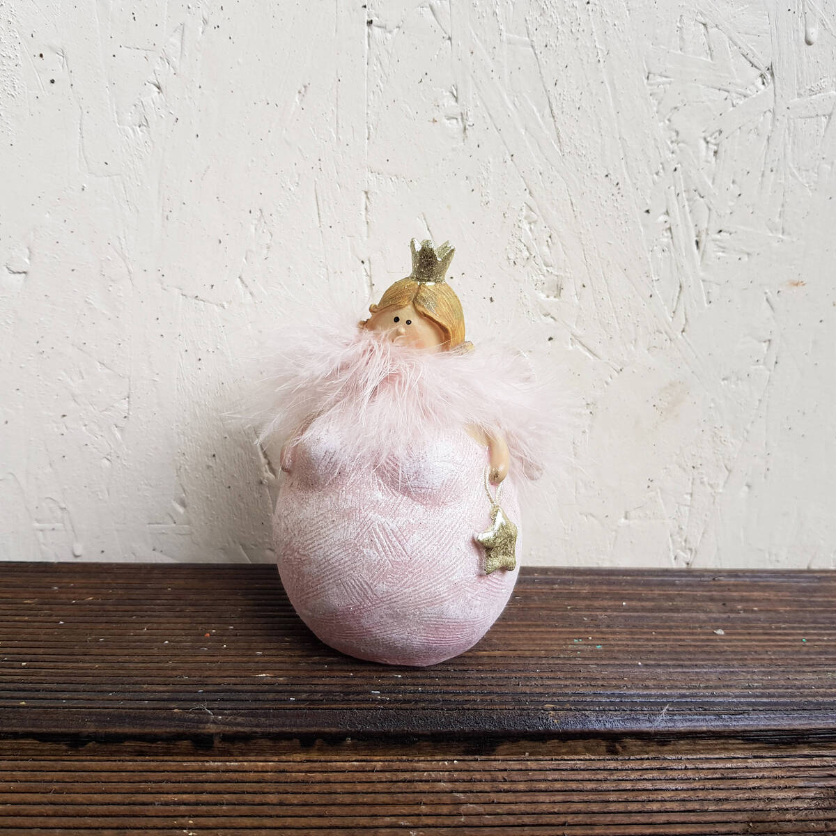 Ange avec étoile, en polyresin, hauteur 11cm