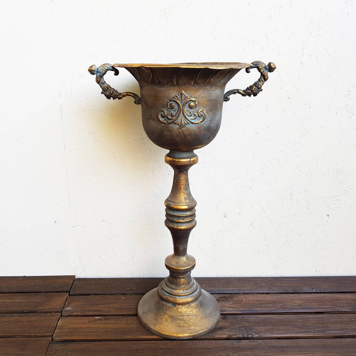 Gefäss aus Metall, gold antik, Höhe 71cm