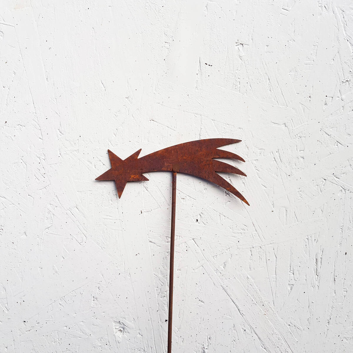 Comète en fer rouillé, à piquer, H. 40cm