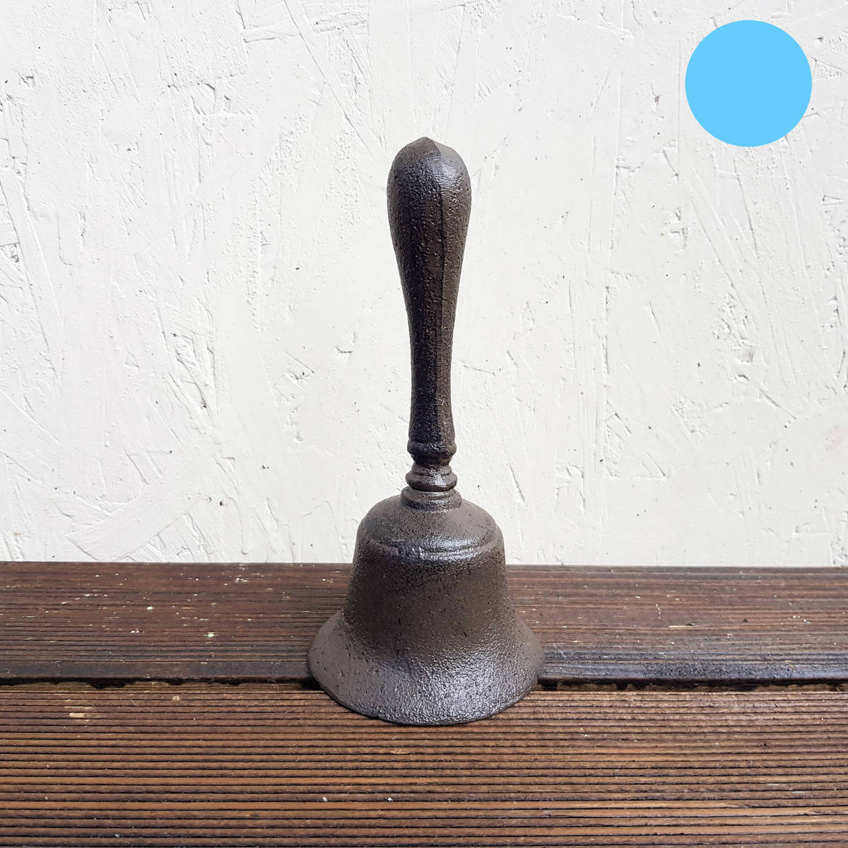 Cloche en fonte, hauteur 18cm