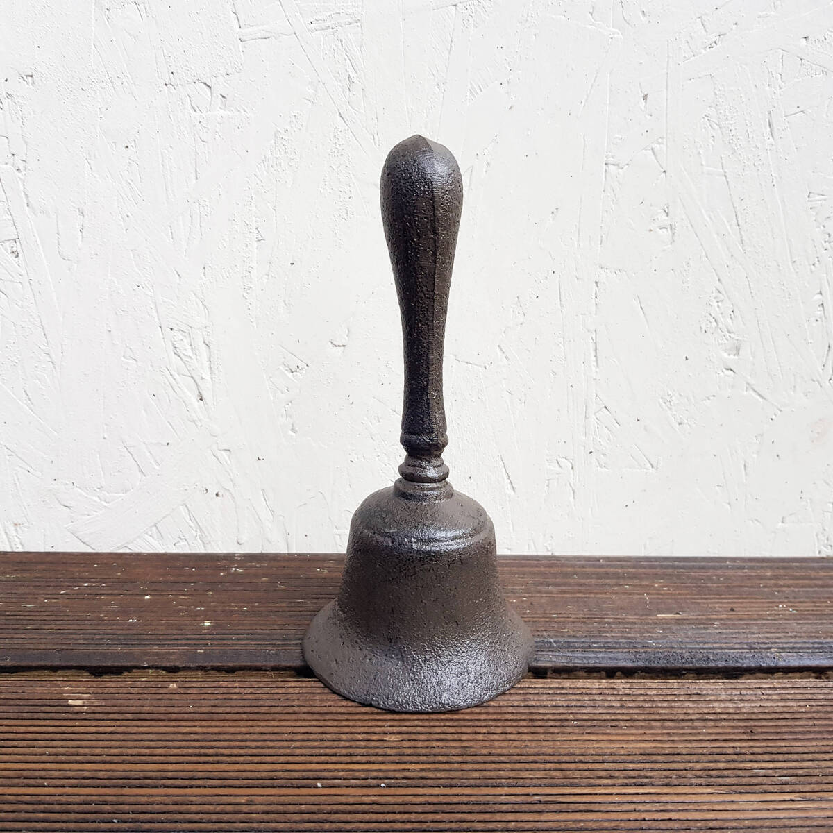 Cloche en fonte, hauteur 18cm