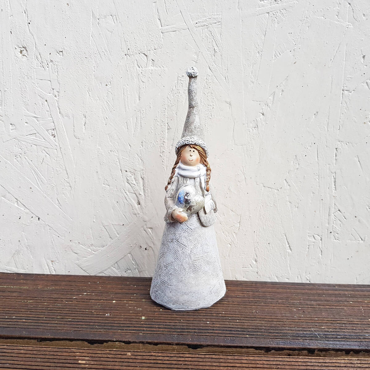 Personnage d'hiver en polyrésine, hauteur 19cm