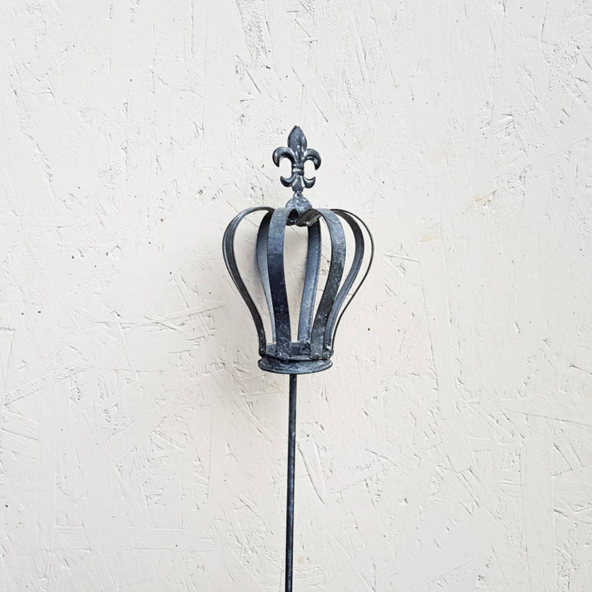 Krone am Stab, aus Metall, Höhe 66cm