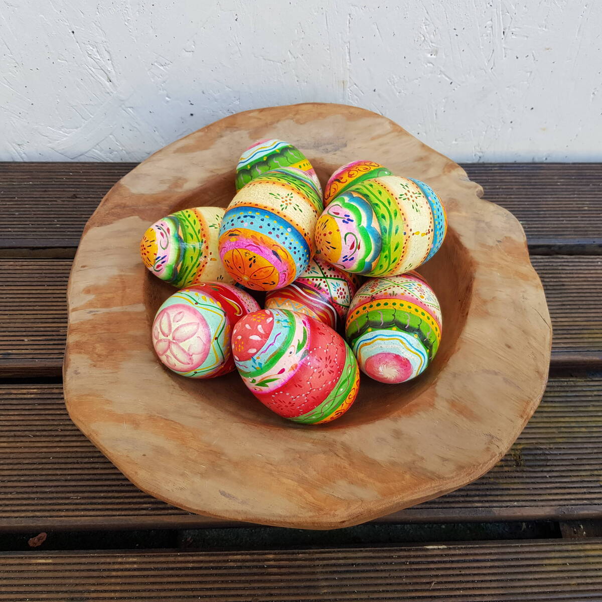 Oeuf en bois peint, hauteur 10cm