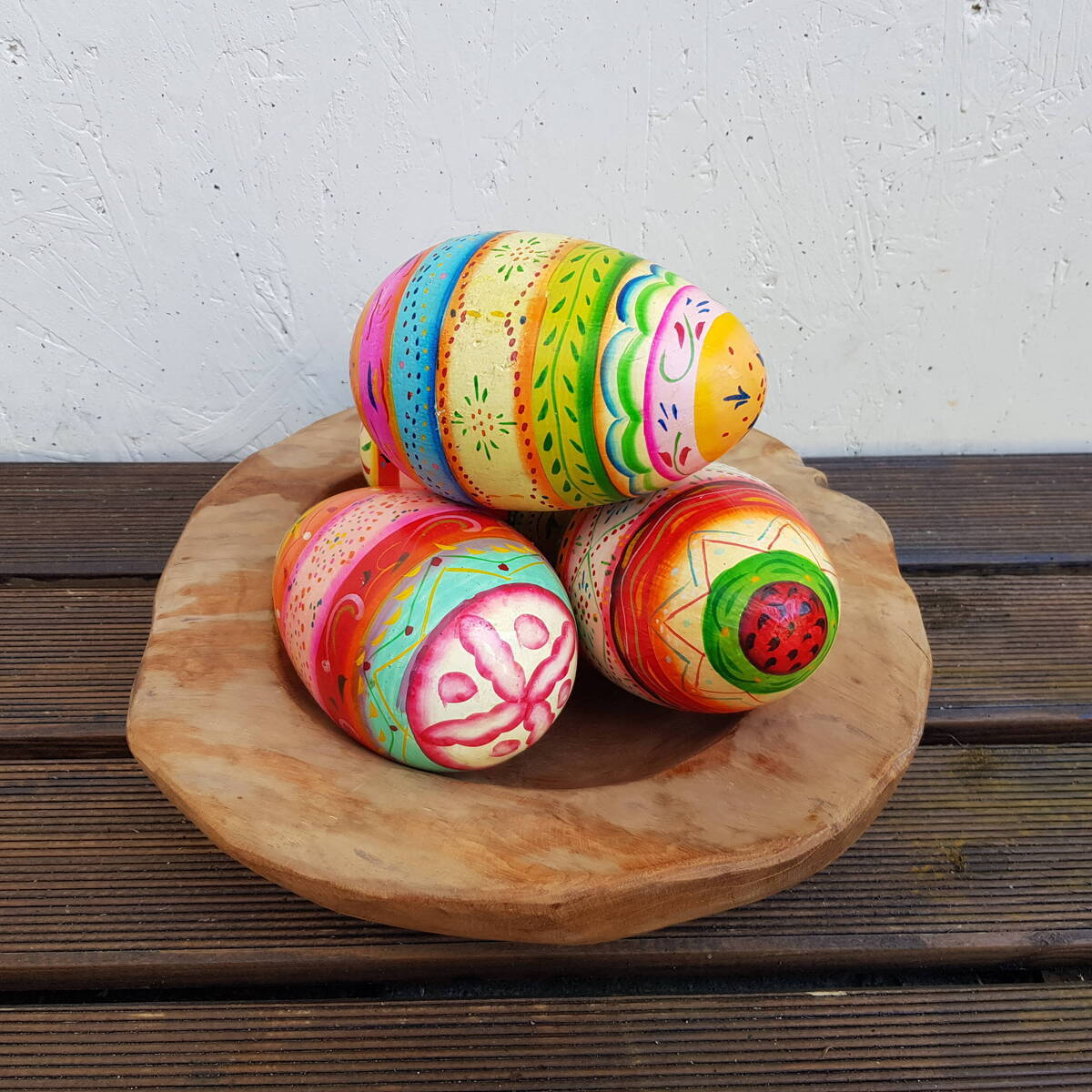 Oeuf en bois peint, hauteur 14cm