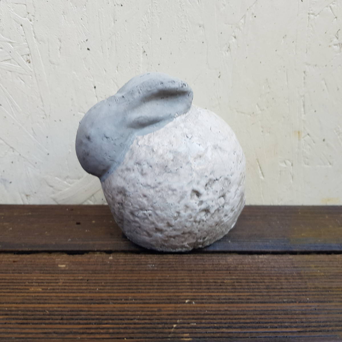 Hase aus Steingut, weiss, 11 x 11cm