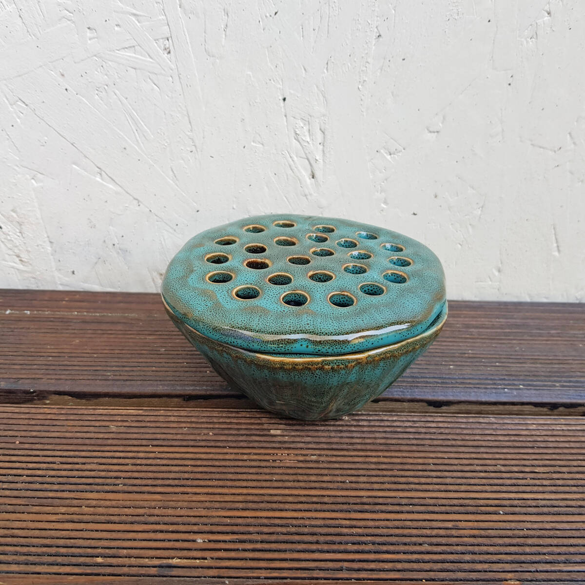 Lotus aus Steingut, 12 x 11cm