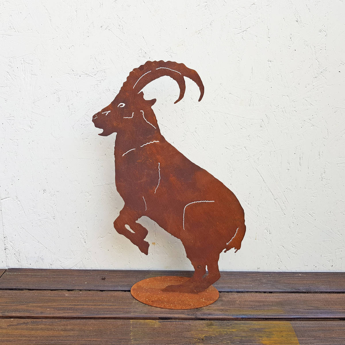 Steinbock aus Rosteisen, auf einer Platte, Höhe 50cm