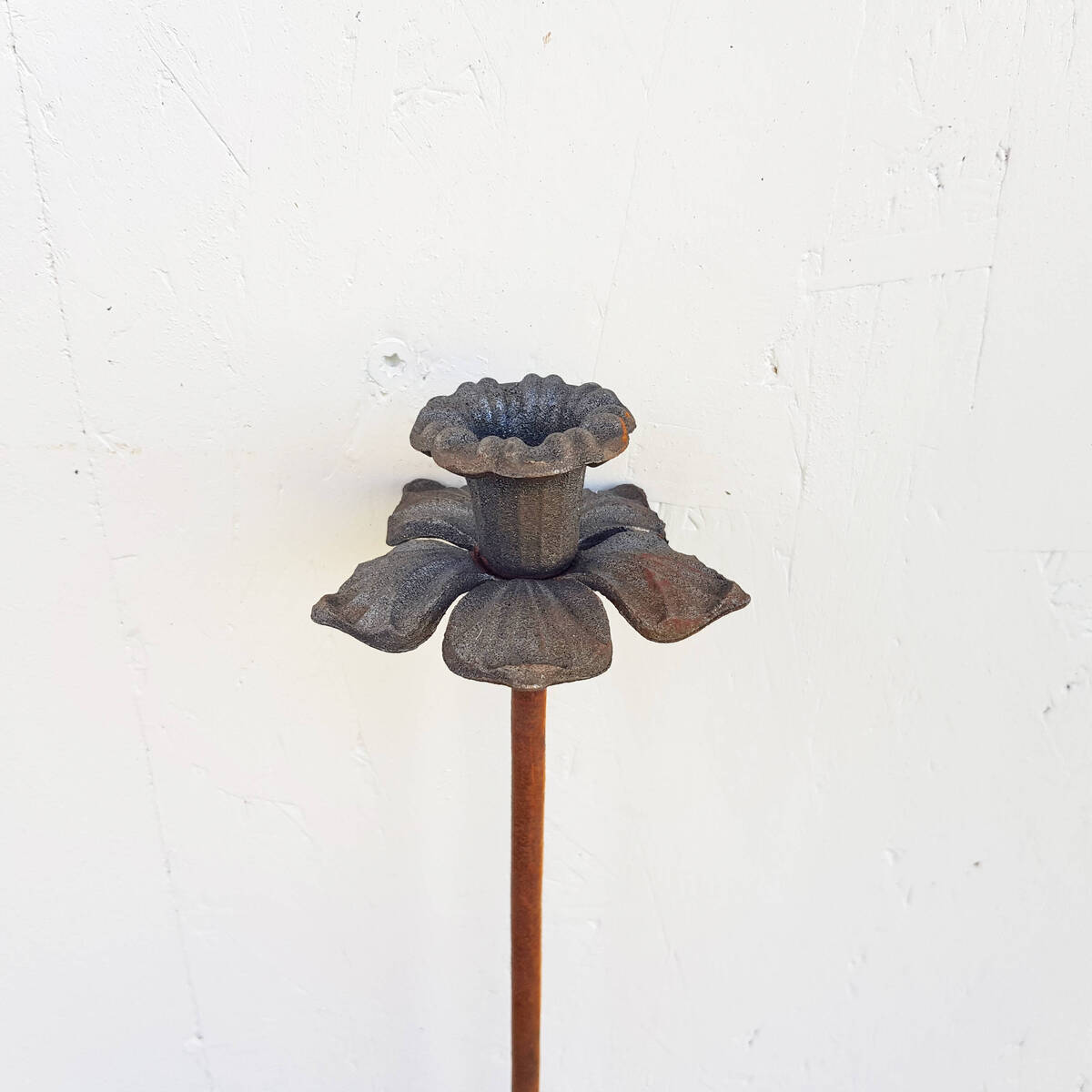 Narzisse aus Rostmetall, gerade, Höhe 180cm